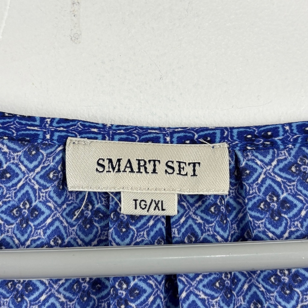 Smart Set Blue Patterned Flowy Blouse - Picture 5 of 7